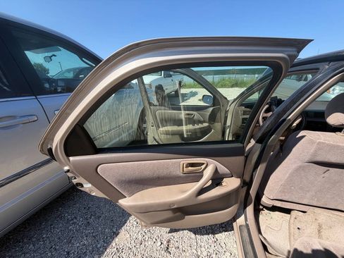 Used 1999 Toyota Camry LE FWD image 18