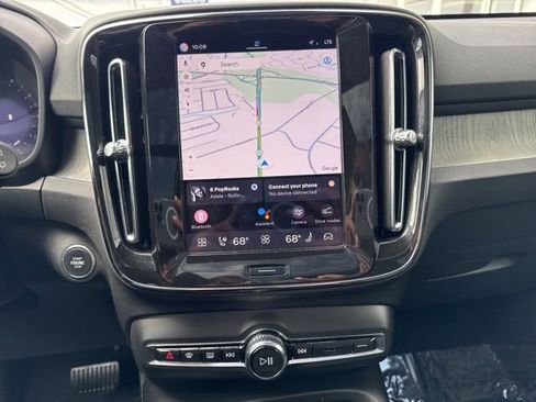 Certified 2025 Volvo XC40 B5 Plus AWD/4WD image 25