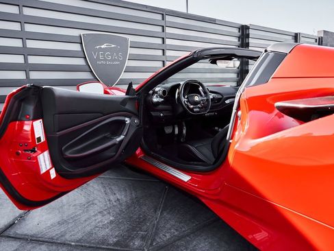 Used 2023 Ferrari F8 Tributo RWD image 33