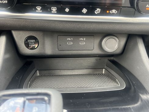 Certified 2025 Nissan Rogue SV AWD/4WD image 7