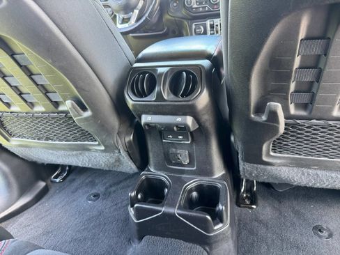 Used 2018 Jeep Wrangler Unlimited Rubicon w/ LED Lighting Group AWD/4WD image 23