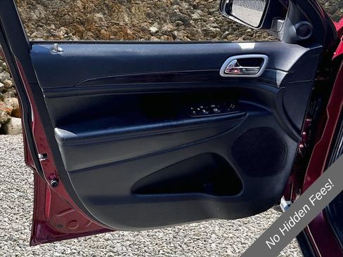 Used 2020 Jeep Grand Cherokee Laredo AWD/4WD image 19