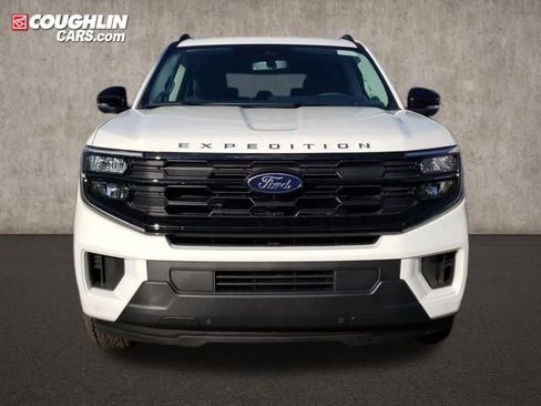 New 2026 Ford Expedition Active image 2