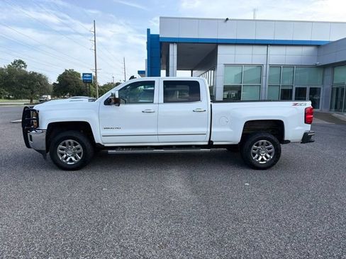 Used 2019 Chevrolet Silverado 2500 LTZ w/ Duramax Plus Package AWD/4WD image 8