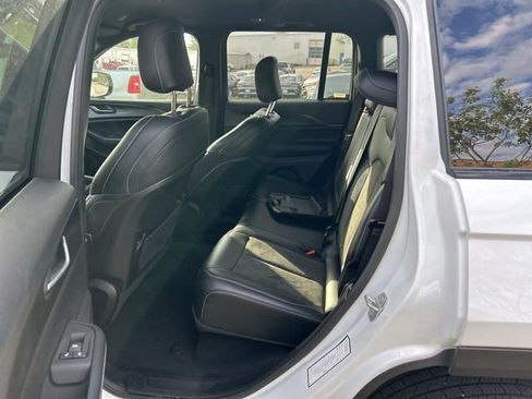 Used 2025 Jeep Grand Cherokee Altitude image 5