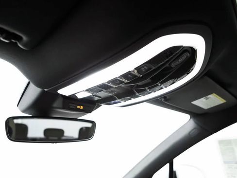 Certified 2026 Porsche Macan image 24