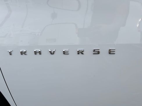 Used 2023 Chevrolet Traverse LT image 33