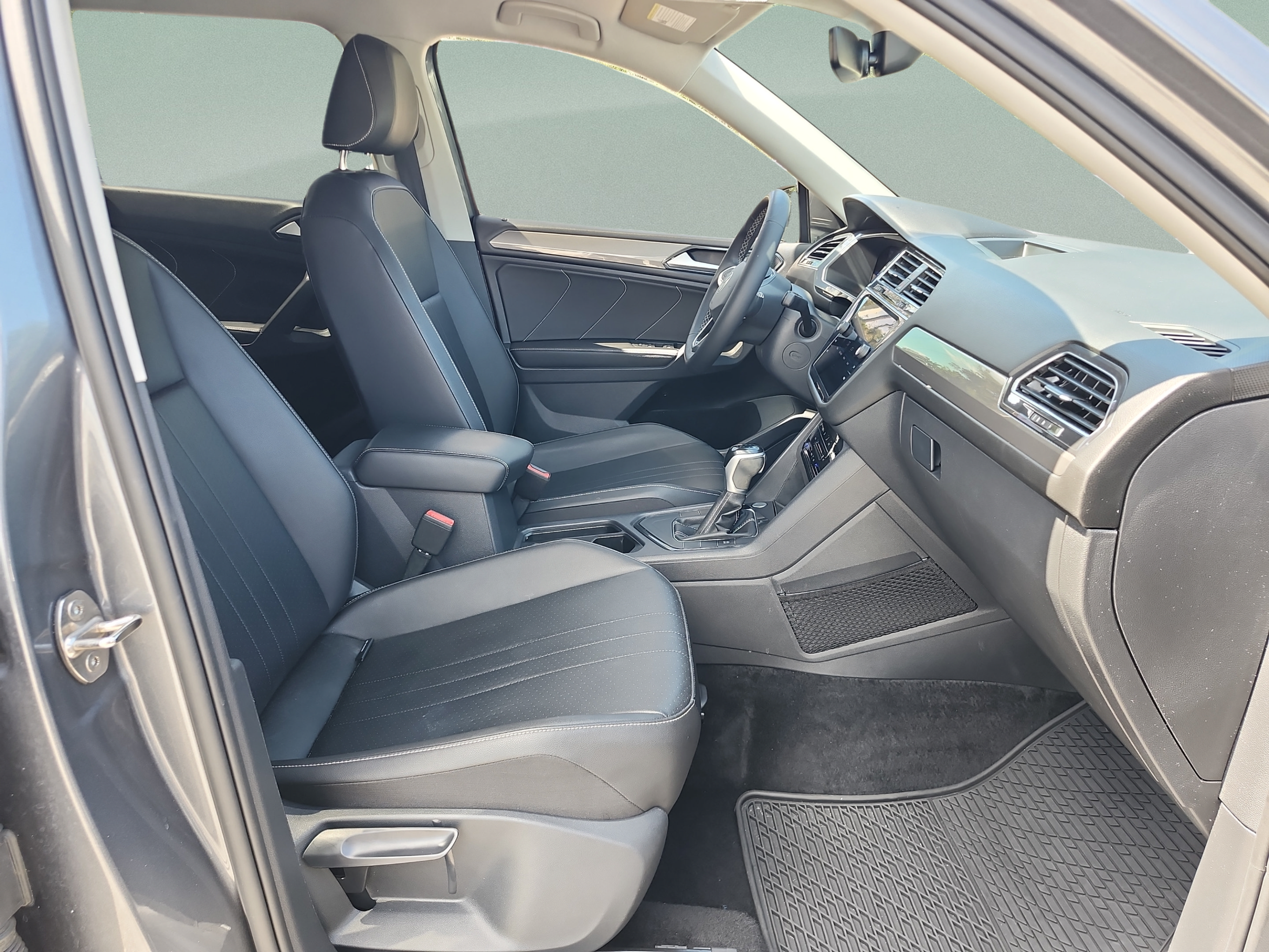 Used 2022 Volkswagen Tiguan SE FWD image 20