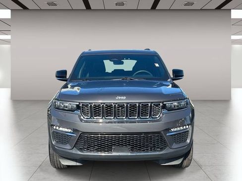 Used 2025 Jeep Grand Cherokee Limited AWD/4WD image 9