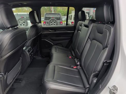 Used 2025 Jeep Grand Cherokee Limited w/ Black Appearance Package AWD/4WD image 29