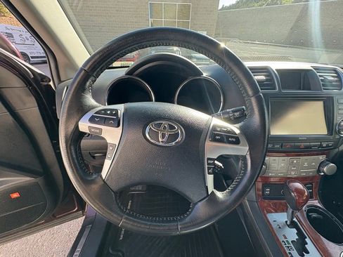 Used 2012 Toyota Highlander Limited w/ Tow Pkg AWD/4WD image 2