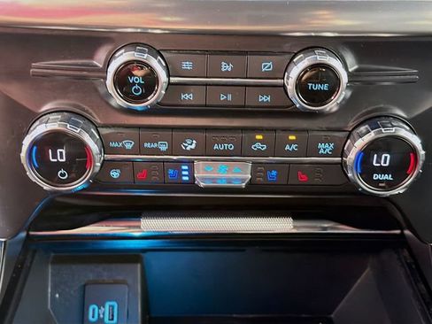 Used 2021 Ford F150 Lariat w/ Equipment Group 502A High AWD/4WD image 19