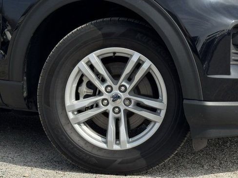 Used 2024 Ford Explorer XLT image 10