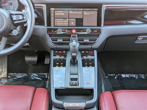 Used 2025 Porsche Macan Turbo image 21