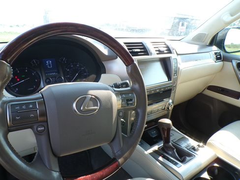 Used 2016 Lexus GX 460 w/ Premium Package AWD/4WD image 29