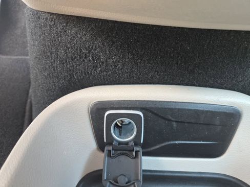 Used 2024 Chrysler Pacifica Touring-L image 38