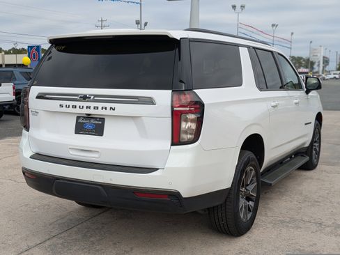 Used 2021 Chevrolet Suburban Z71 w/ Z71 Off-Road Package image 6