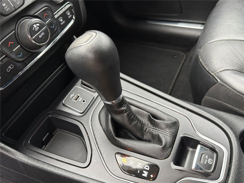 Used 2019 Jeep Cherokee High Altitude image 35