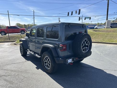 Used 2024 Jeep Wrangler Unlimited Rubicon w/ Technology Group image 7