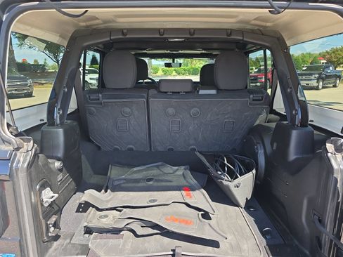 Used 2023 Jeep Wrangler Unlimited Rubicon 4xe AWD/4WD image 12