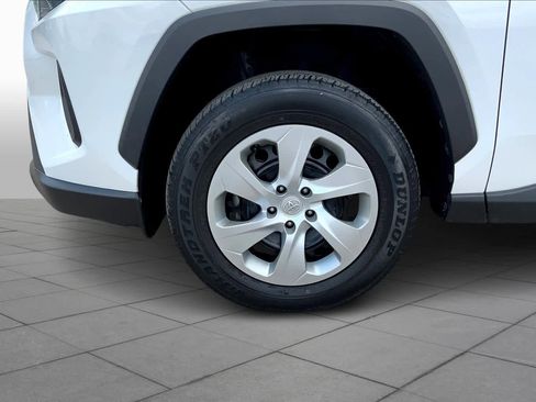 Used 2019 Toyota RAV4 LE FWD image 11