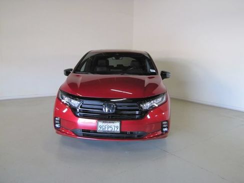 Used 2023 Honda Odyssey Sport image 2