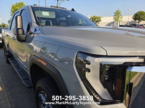 Used 2025 GMC Sierra 2500 SLE w/ SLE Value Package; AWD/4WD image 8