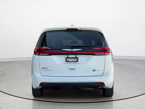 Used 2022 Chrysler Pacifica Touring-L FWD image 5