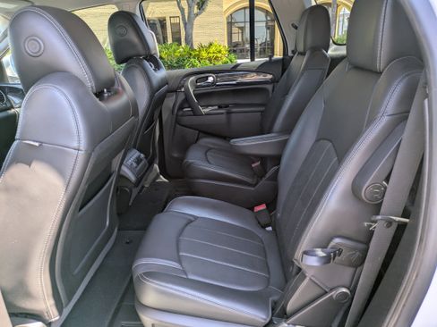 Used 2017 Buick Enclave Leather FWD image 13