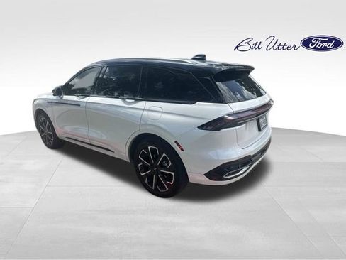 Used 2025 Lincoln Nautilus Reserve AWD/4WD image 4