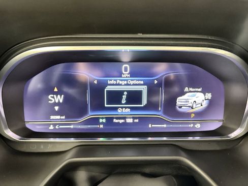 Used 2023 Chevrolet Suburban Premier image 17