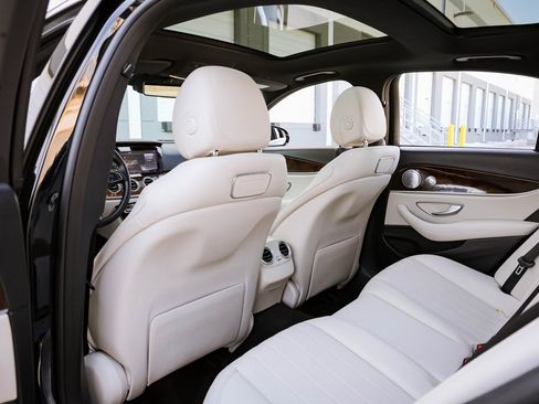 Used 2018 Mercedes-Benz E 300 E 300 image 29