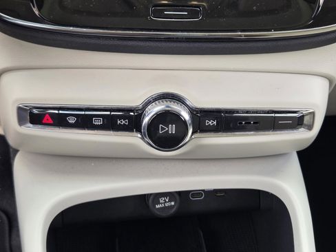 Certified 2023 Volvo XC40 B5 Plus w/ Climate Package AWD/4WD image 16