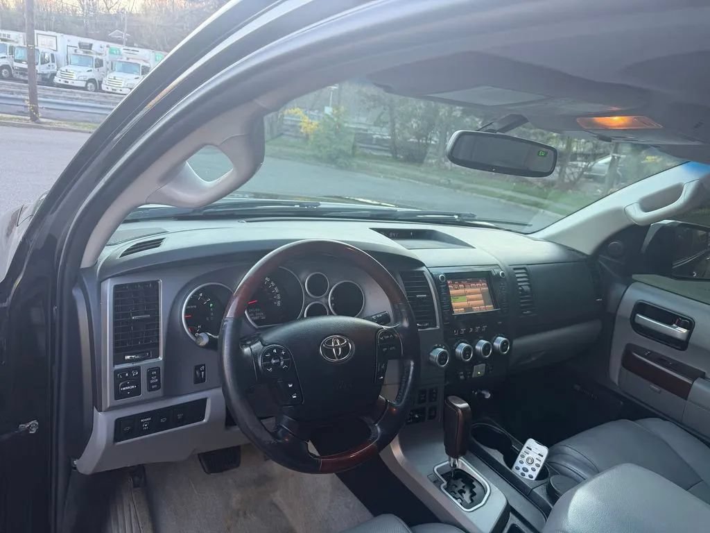 Used 2011 Toyota Sequoia Platinum AWD/4WD image 12