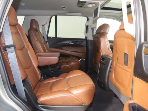 Used 2019 Cadillac Escalade Premium Luxury AWD/4WD image 15
