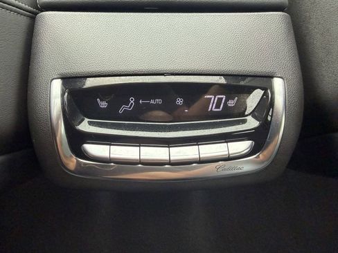 Used 2023 Cadillac XT6 Premium Luxury w/ Technology Package AWD/4WD image 32