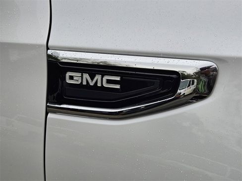 Used 2022 GMC Yukon SLT w/ SLT Premium Package image 7