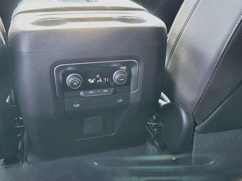 Used 2024 Chevrolet Suburban LT RWD image 25