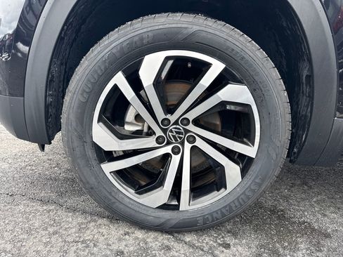 Certified 2023 Volkswagen Atlas SEL image 28