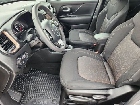 Used 2023 Jeep Renegade Latitude AWD/4WD image 13