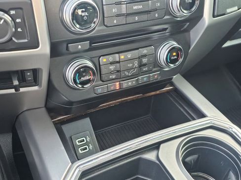 Used 2017 Ford F350 Platinum w/ FX4 4x4 Off Road Package image 29