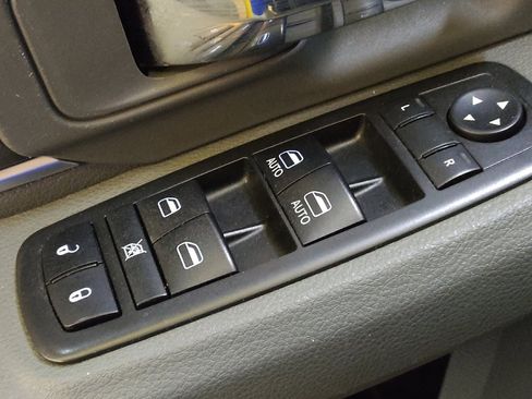 Used 2019 RAM 1500 Classic SLT image 27