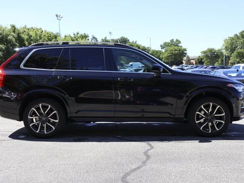 Used 2018 Volvo XC90 T6 Momentum w/ Convenience Package AWD/4WD image 4