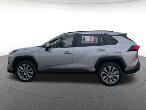 Used 2022 Toyota RAV4 XLE Premium FWD image 3