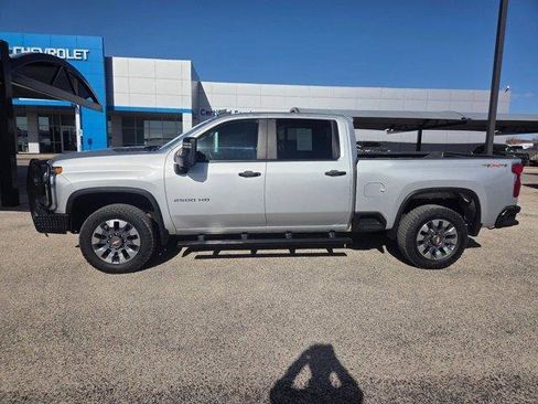 Used 2023 Chevrolet Silverado 2500 Custom w/ Custom Value Package image 8
