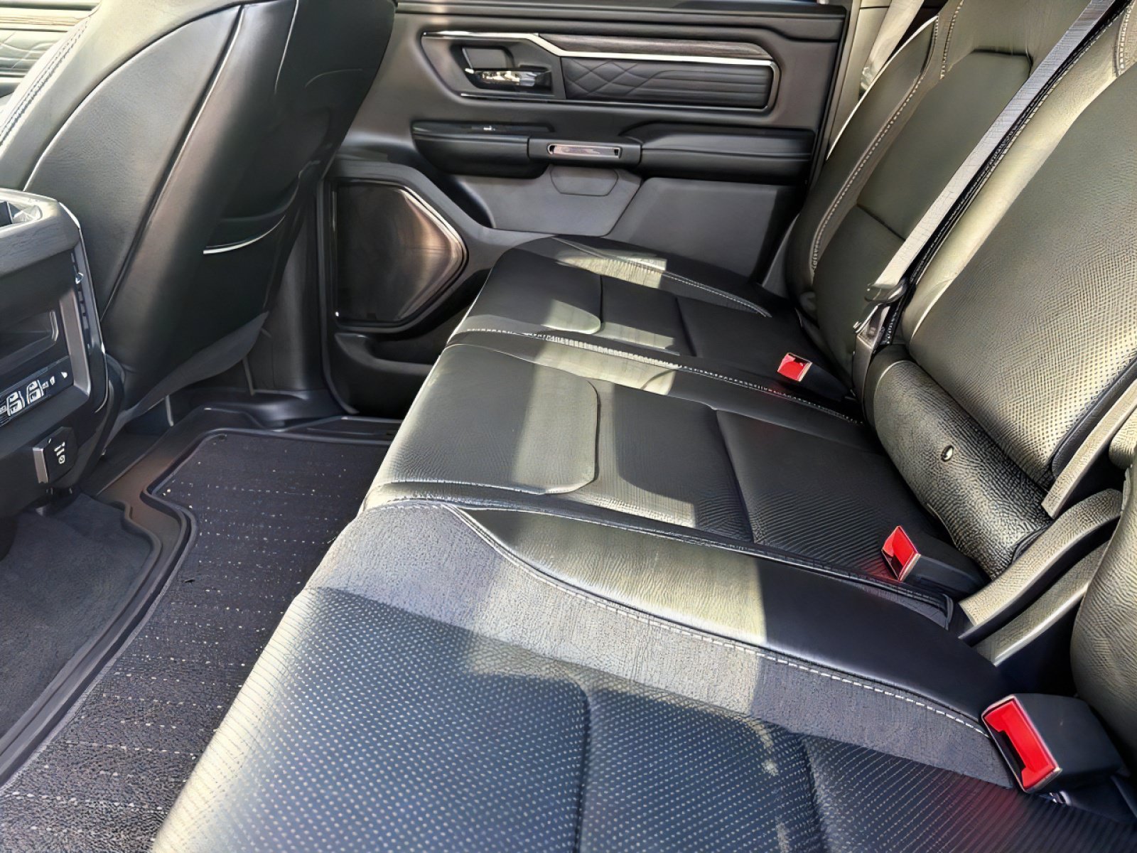 Used 2025 RAM 1500 Limited AWD/4WD image 14