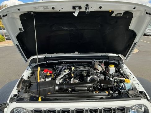 Used 2024 Jeep Gladiator Sport image 16