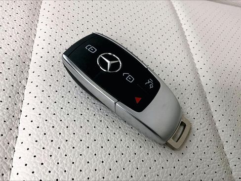 Used 2026 Mercedes-Benz GLS 450 4MATIC image 12
