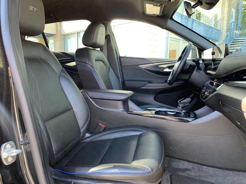 Used 2025 Buick Envista Sport Touring image 34