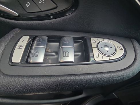 Used 2018 Mercedes-Benz GLC 300 4MATIC image 27